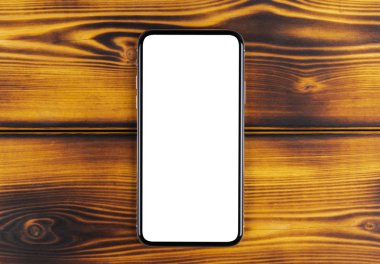 Smartphone ile boş perde kadar sahte. Smartphone izole ekran kırpma yoluyla. Cep telefonu beyaz ekran ile kopya alanı ofis masasında. Metin için boş yer. İzole beyaz ekran