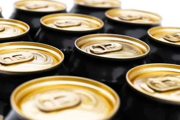 Primer plano de la foto de latas de aluminio en bruto. Aluminio puede fondo. Patrón de lata. Latas de aluminio para bebidas. Una lata de bebida. Envases metálicos para bebidas de embalaje . —  Fotos de Stock