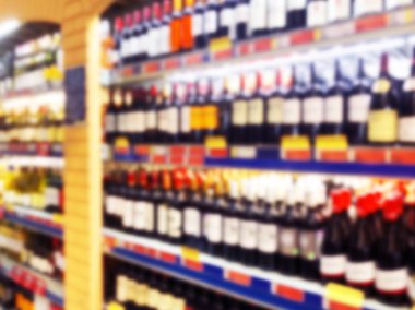 Soyut bulanık süpermarket mağaza ve buzdolapları departmeabstract bulanık süpermarket mağaza ve buzdolapları mağaza. İç alışveriş merkezi deodaklanmış arka plan. İş yemekleri. Bokeh ışık arka plan. Blur süpermarket. İçecek bölgesi