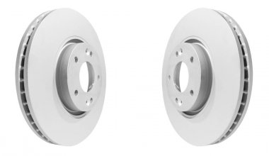 Beyaz arka plan üzerinde izole disk fren. Otomobil parçaları. Fren disk rotor üzerinde beyaz izole. Disk fren. Araba parçası. Araba ayrıntılı. Yedek parçalar. Siyah ve beyaz