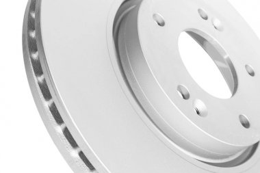 Beyaz arka plan üzerinde izole disk fren. Otomobil parçaları. Fren disk rotor üzerinde beyaz izole. Disk fren. Araba parçası. Araba ayrıntılı. Yedek parçalar. Siyah ve beyaz