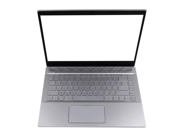 白い背景に隔離された空白の画面モックアップを持つラップトップコンピュータPC。クリッピングパス付きのノートパソコンの分離画面。コピースペースを備えたPCコンピュータのホワイトスクリーン。テキスト用の空き領域. — ストック写真