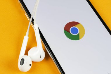 Apple iphone X ekranında Google Chrome uygulama simgesi yakın çekim. Google Chrome uygulama simgesi. Google Chrome uygulaması. Sosyal medya ağı