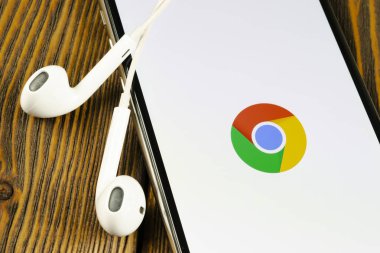 Apple iphone X ekranında Google Chrome uygulama simgesi yakın çekim. Google Chrome uygulama simgesi. Google Chrome uygulaması. Sosyal medya ağı