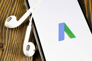 Apple iphone X ekranında Google Ads Adwords uygulama simgesi yakın çekim. Google Reklam Sözcükleri simgesi. Google reklamları Adwords uygulaması. Sosyal medya ağı