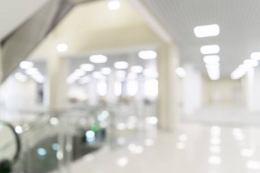 Sergi salonu veya kongre merkezi koridorunbulanık defokus bokeh arka plan. İş ticaret gösterisi modern beyaz iç mimari. Soyut bulanıklık modern iş ofis arka plan
