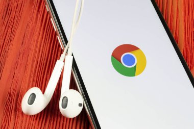 Apple iphone X ekranında Google Chrome uygulama simgesi yakın çekim. Google Chrome uygulama simgesi. Google Chrome uygulaması. Sosyal medya ağı