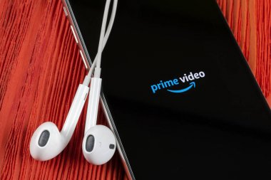 Amazon Prime Video uygulama simgesi üzerinde Apple iphone X ekran yakın çekim. Amazon Primevideo app simgesi. Amazon Prime uygulama. Sosyal medya ağı
