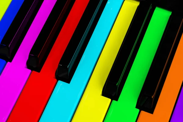 Top view of multicolored piano keys. Close-up of piano keys. Close frontal view. Piano keyboard with selective focus. Top view. Colorful Piano keyboard perspective with red button. Soft lighting — Stock Photo, Image