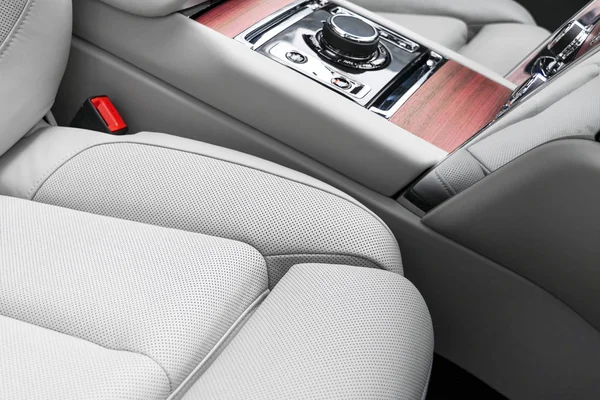 Modern luxury car white leather interior with natural wood panel. Part of leather car seat details with stitching. Interior of prestige modern car. White perforated leather. Car detailing. Car inside — Stock Photo, Image