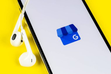Apple iphone X ekranında Google My Business uygulama simgesi yakın çekim. Google My Business simgesi. Google Benim iş uygulaması. Sosyal medya ağı