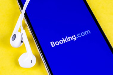 Booking.com uygulama simgesi üzerinde Apple iphone X ekran yakın çekim. Rezervasyon app simgesi. Booking.com. sosyal medya app. sosyal ağ