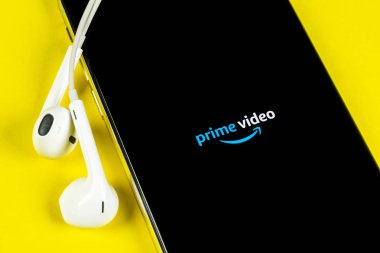 Amazon Prime Video uygulama simgesi üzerinde Apple iphone X ekran yakın çekim. Amazon Primevideo app simgesi. Amazon Prime uygulama. Sosyal medya ağı