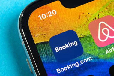 Booking.com uygulama simgesi üzerinde Apple iphone X ekran yakın çekim. Rezervasyon app simgesi. Booking.com. sosyal medya app. sosyal ağ