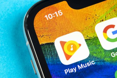 Apple iphone X ekranında Google Play Müzik uygulama simgesi yakın çekim. Google Play uygulaması simgesi. Google Play müzik uygulaması. Sosyal medya ağı