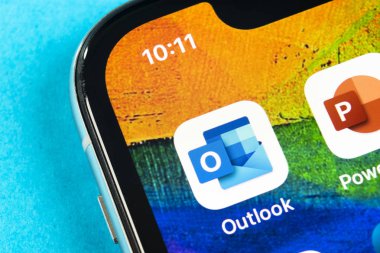 Microsoft Outlook office uygulama simgesini Apple iphone X ekran yakın çekim. Microsoft outlook app simgesi. Microsoft Outlook uygulama. Sosyal medya ağı