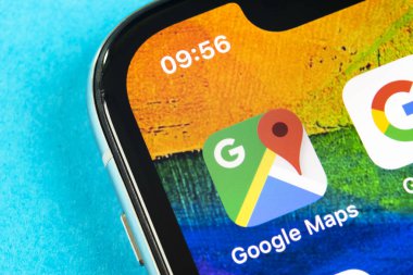 Apple iphone X ekranında Google Maps uygulama simgesi yakın çekim. Google Haritalar simgesi. Google haritalar uygulaması. Sosyal medya ağı