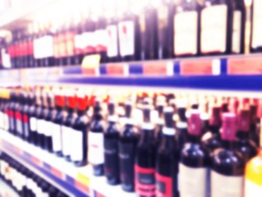 Soyut bulanık süpermarket mağaza ve buzdolabı mağaza. İç alışveriş merkezi defocused arka plan. İş yemeği. Bokeh ışık arka plan. Bulanıklık süpermarket. İçecek bölgesi konsepti