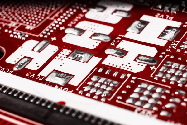 Macro shot van Circuit board met weerstanden microchips en elektronische componenten. Computerhardware technologie. Geïntegreerde communicatie processor. Informatietechnologie. Halfgeleider. Een printplaat. Sluitingsdatum — Stockfoto