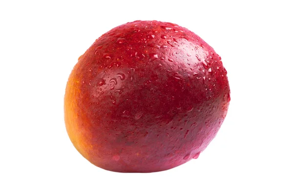 Fruta de mango con gotas de agua aisladas sobre fondo blanco. Mango aislado sobre un fondo blanco con camino de recorte. Fruto aislado sobre blanco. Mango maduro aislado . — Foto de Stock