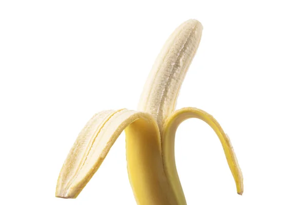 Meia banana descascada isolada no fundo branco. banana madura aberta Isolada. Fruta de banana isolada sobre fundo branco. bananas maduras com caminho de recorte. Fruta de banana de perto. Banana isolada — Fotografia de Stock