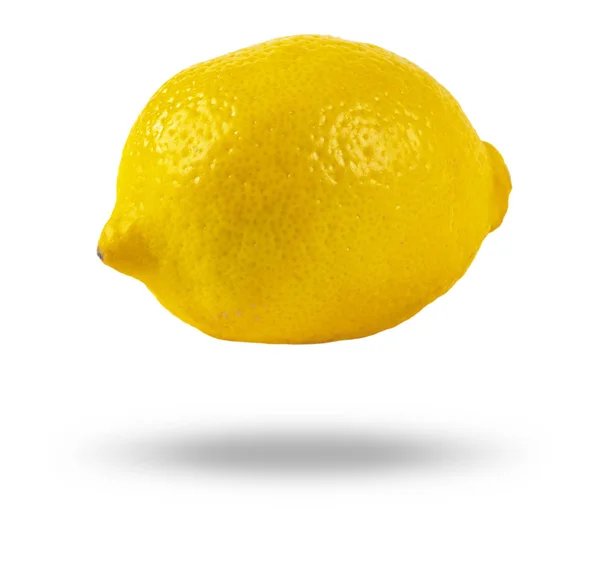 Mogna hela gula citron citrusfrukter med vattendroppar isolerade på vit bakgrund med klippning väg. Enstaka färska citronfrukter. — Stockfoto