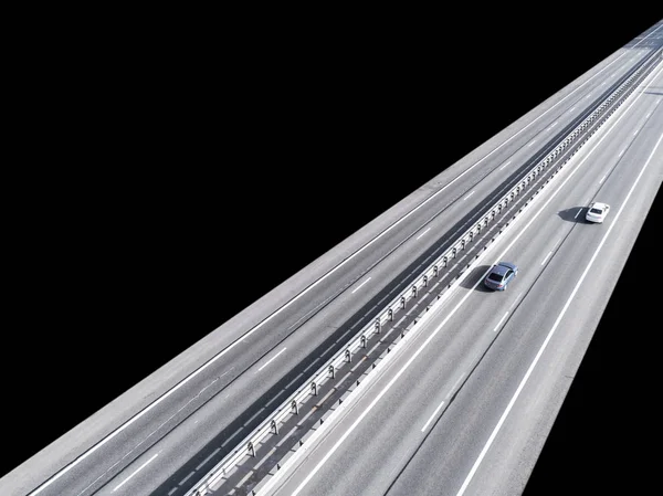 Luchtfoto van de snelweg in de stad geïsoleerd op zwarte achtergrond. Auto 's die het viaduct oversteken. Snelwegknooppunt met verkeer. Wegknooppunten. Auto passeren. Weg geïsoleerd. Auto 's in beweging — Stockfoto
