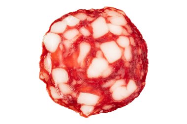 Tütsülenmiş domuz salamlı sucuk sosisleri beyaz arka planda izole edilmiş ve kırpma yolu ile kesilmiş. Çiğ tütsülenmiş salam sosisi beyaz üzerine izole edilmiş.