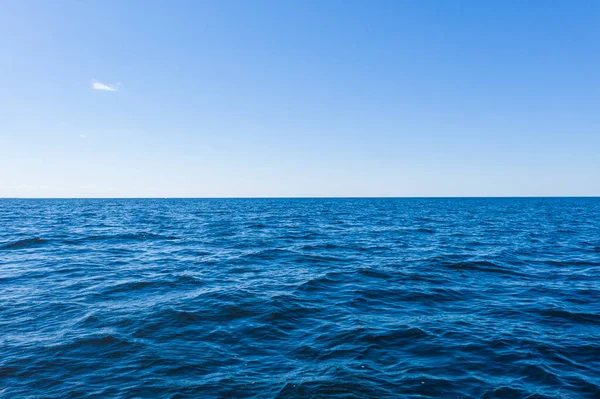 Luftaufnahme Einer Kristallklaren Meerwasserstruktur Blick Von Oben Natürlicher Blauer Hintergrund — Stockfoto