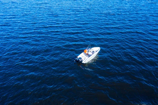 Pescador Vista Aérea Barco Océano Vista Superior Hermoso Paisaje Marino — Foto de Stock