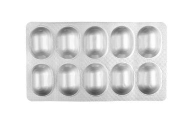 Kabarcık ambalajında beyaz arka planda izole edilmiş Macro shot tablet yığını. Gümüş alüminyum folyo su topladı. Eczane ürünleri. İlaç hapları ve uyuşturucular kapanıyor. Sağlık hizmetleri. Haplar arka plan