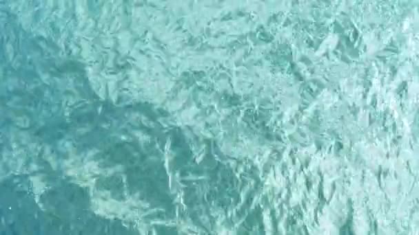 Widok Lotu Ptaka Kryształowo Czystą Wodę Morską Widok Góry Naturalne — Wideo stockowe