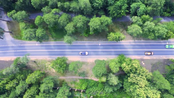 Letecký Výhled Dálnici Městě Auta Přecházejí Přes Nadjezd Dálniční Komunikace — Stock video