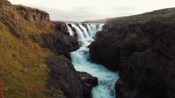 Flygfoto Över Kolugljufur Canyon Island Populära Resmål Ikoniska Landmärke Resväg Stockvideo