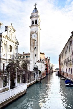  su üzerinde eski Şapeli 