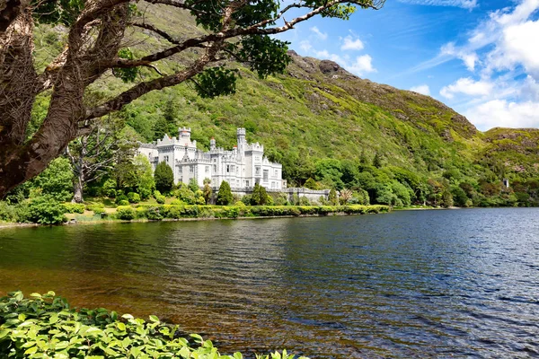 Kylemore Abbey İrlanda Avrupa Connemara dağlarda