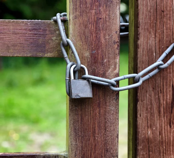 Key Lock Thick Chain Fence Post — Stock Photo, Image