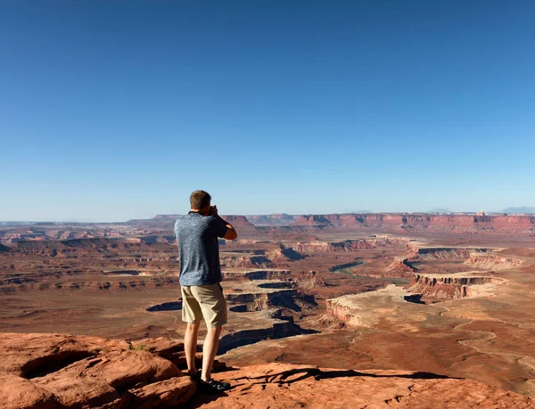 Homem Tirando Fotos Cénico Grand Canyon Durante Dia Verão — Fotografia de Stock