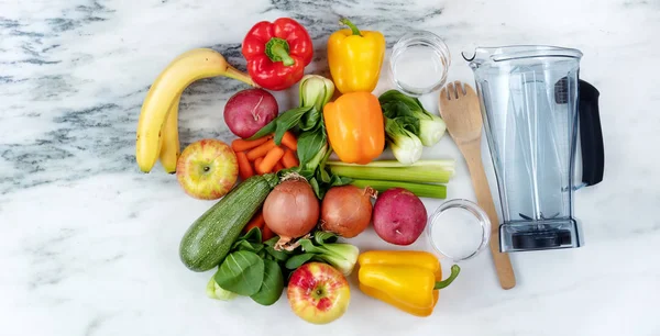 Råa Ekologiska Grönsaker Och Frukter Med Blender Marmor Sten Bakgrund — Stockfoto