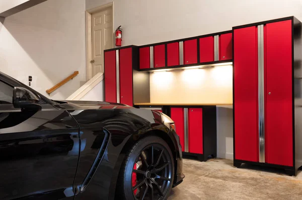 Residencial Casa Garaje Interior Altamente Organizado Limpio Con Coche Dentro — Foto de Stock