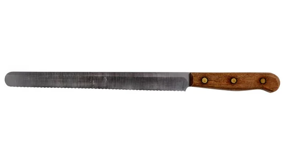 Урожай зубчастий сталевий кухонний ніж ізольований на чистій білій ба — стокове фото