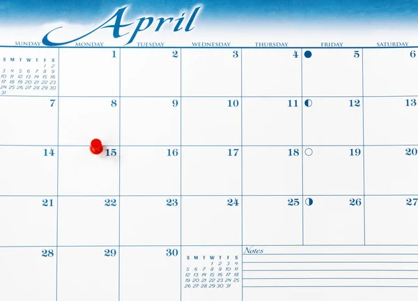 Single red pushpin on April 15 of calendar for tax income due da — Stock Photo, Image