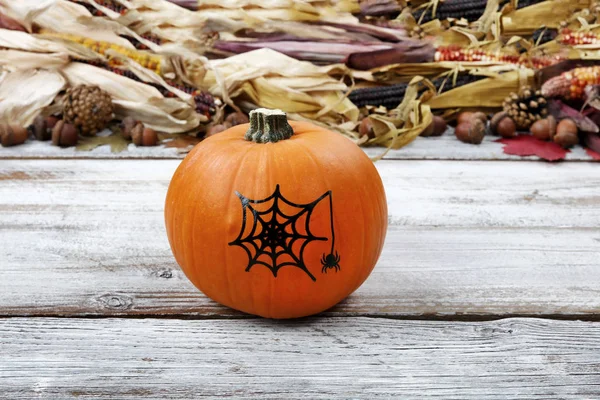 Abóbora decorada para Halloween Férias de outono objetos sazonais — Fotografia de Stock