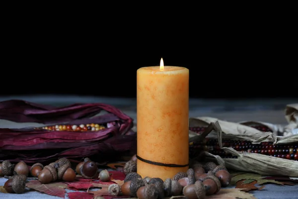 Καμμένο κερί για τις Ευχαριστίες ή τις Απόκριες διακοπές με σκούρο — Φωτογραφία Αρχείου
