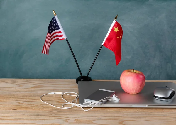 Nationalflaggen Die China Und Die Vereinigten Staaten Von Amerika Repräsentieren — Stockfoto