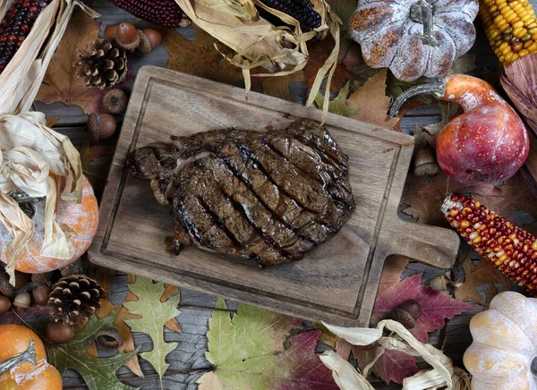 Freshly Grilled Steak Seasonal Autumn Decorations Table — Stock Photo, Image