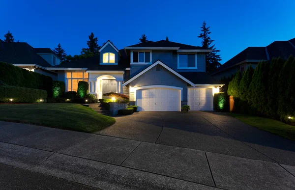 Modern Suburban Home Exterior Late Summer Evening Lights Yard House — Stock Photo, Image