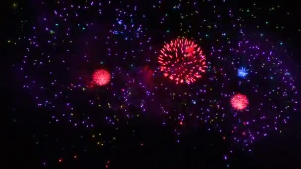 Farbenfrohe Nahaufnahme Feiertagsfeuerwerk, Silvesteraufnahmen — Stockvideo