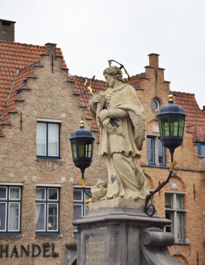 Nepomuk St. John, John Nepomucene heykel kule Church of Our Lady ile Köprü üzerinde