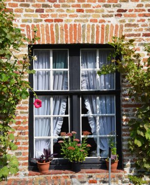 Brugge, Belçika'daki evlerin eski windows